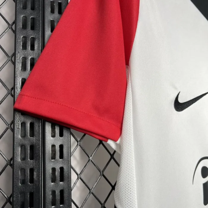 Frankfurt Home Jersey 24/25 Football Kit