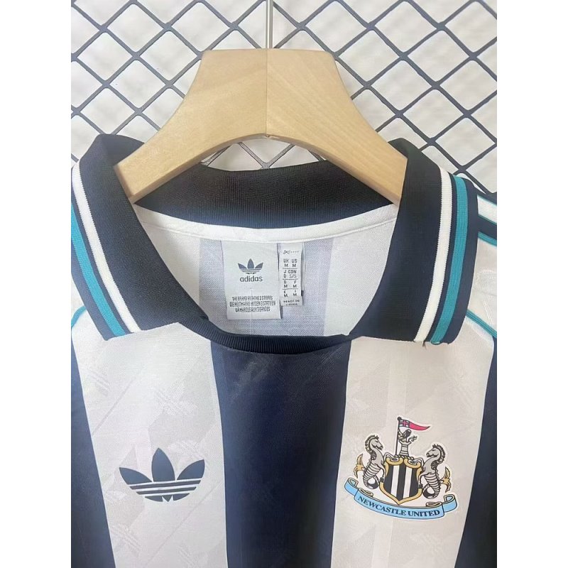 Newcastle United 24/25 Retro Special Edition Long Sleeve Shirt
